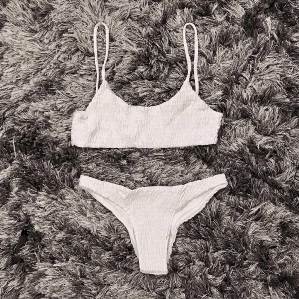 ALL WHITE ✨ Ribbed Bikini Set - Picture 3 of 5